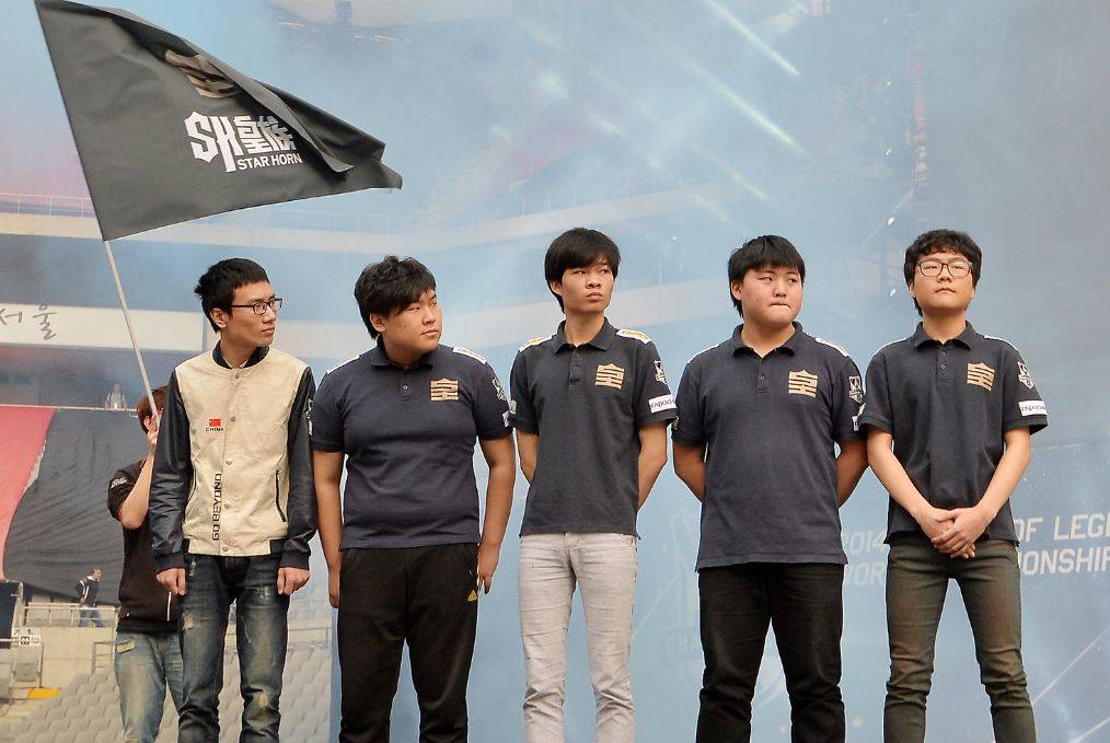 Uzi意外战胜SKT，刷新纪录引爆全场！爱游戏账号登录