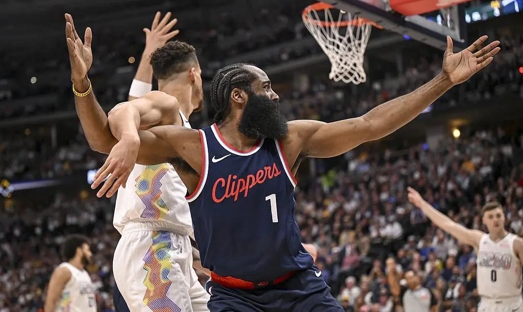 包含哈登重返赛场，比赛局势复杂首场状态出色，美国队观众沸腾！的词条爱游戏中国官方网站