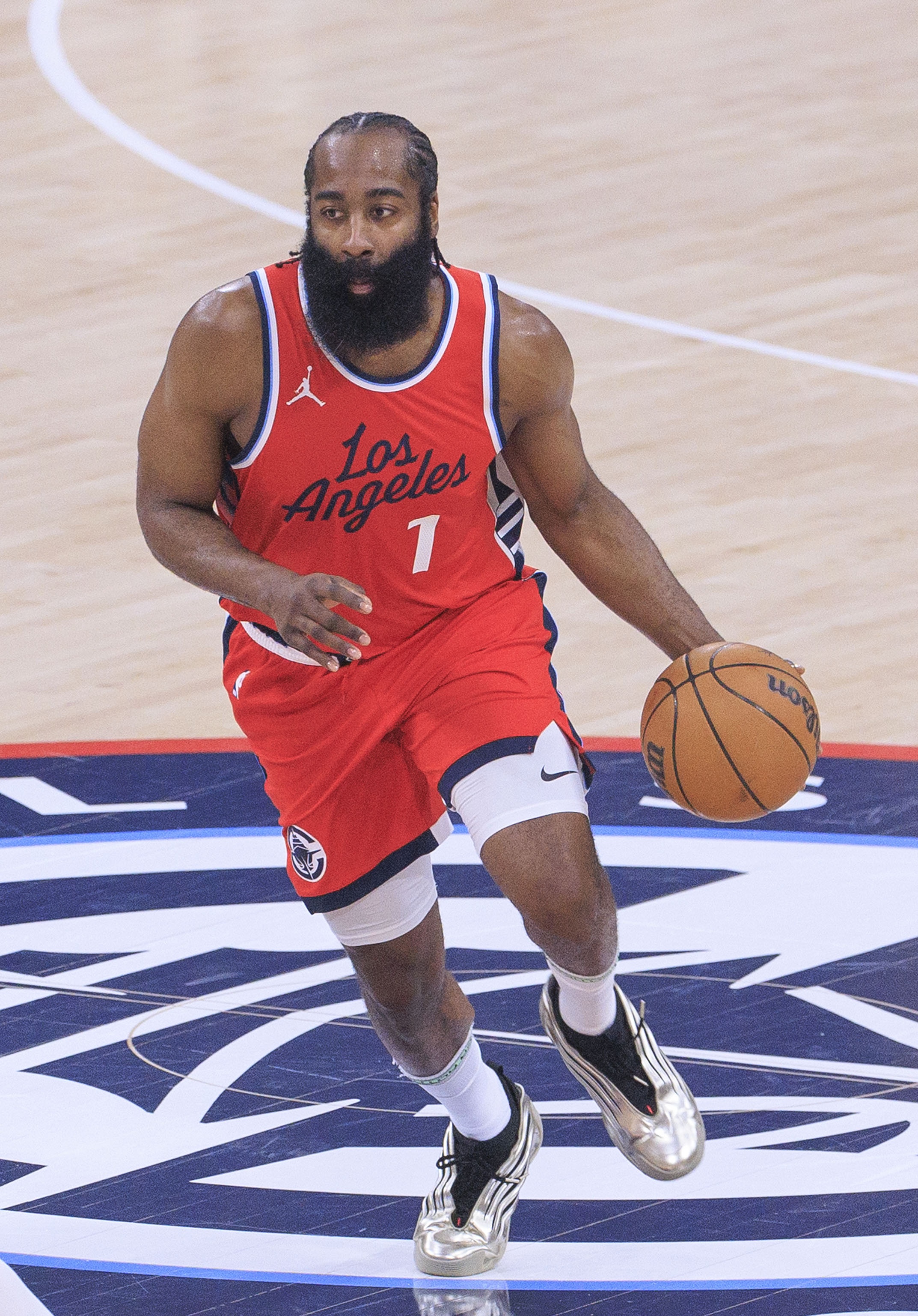 哈登连续十二场比赛得分超过晋级下一阶段，老鹰不断突破！上演精彩一战的简单介绍