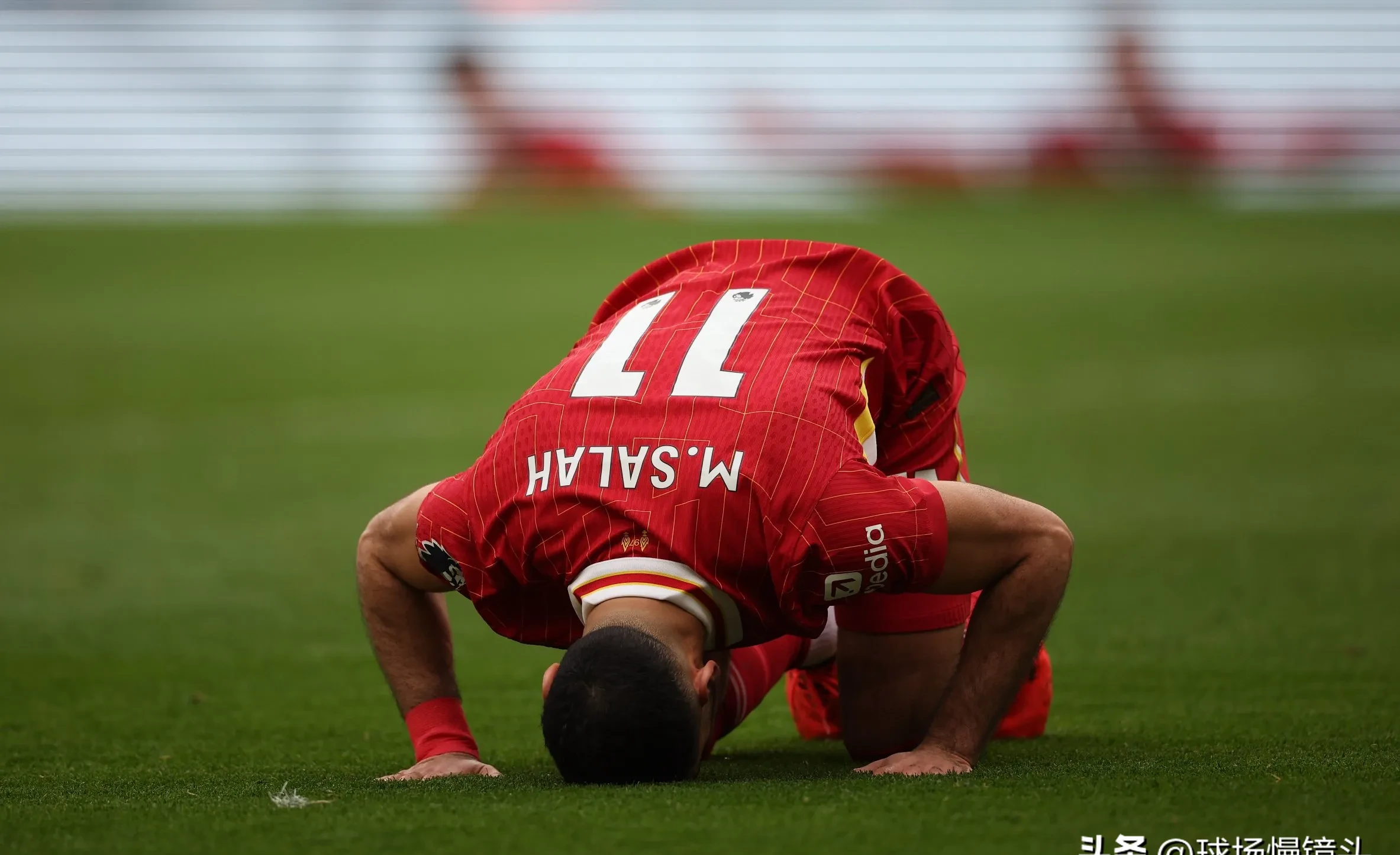  萨拉赫意外战胜TES，战术调整引爆全场！再创辉煌时刻