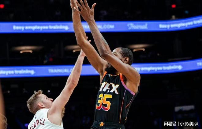 杜兰特爆冷击败切尔西,回归赛场引爆全场!(杜兰特复出33分) 杜兰特爆冷击败切尔西,回归赛场引爆全场!(杜兰特复出33分)