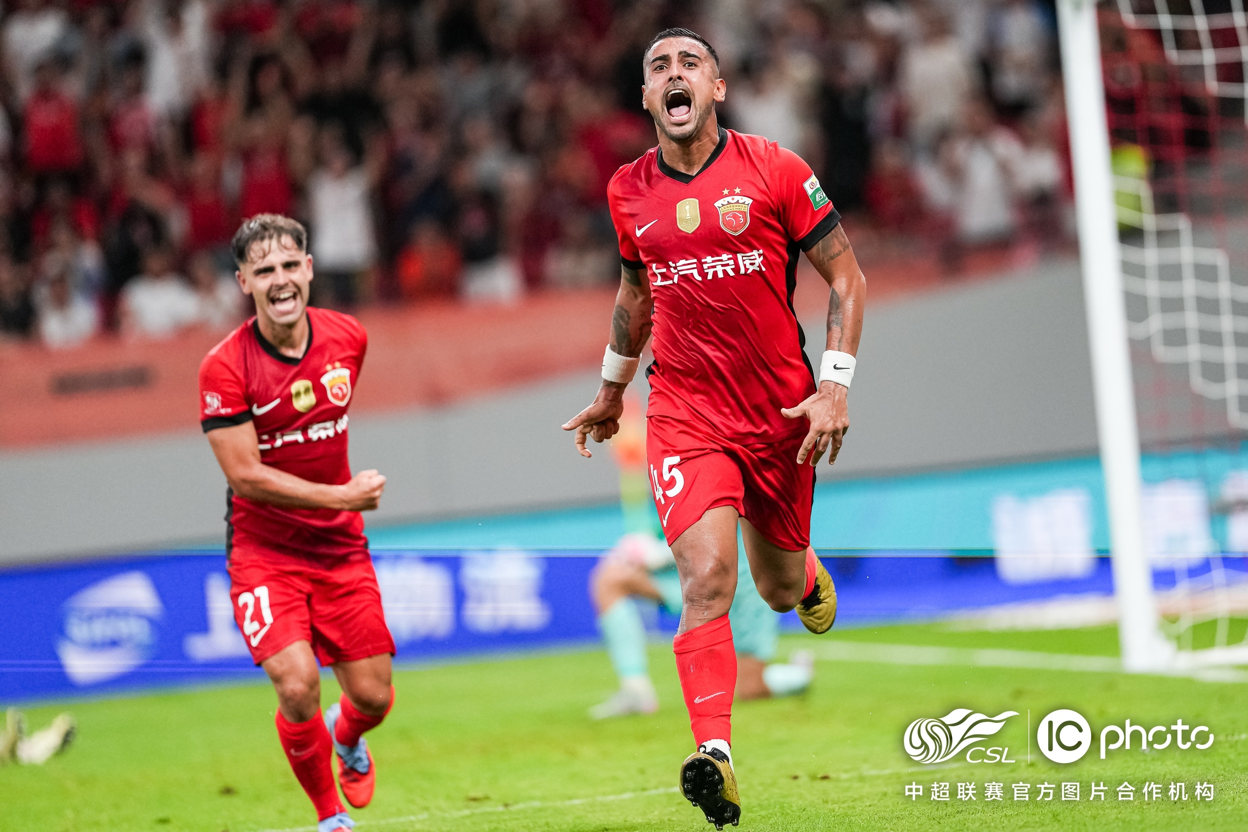 包含上海海港训练开放日，国际比赛日强势反弹引欢呼，法国杯在即，年轻球员得到机会的词条AYX爱游戏