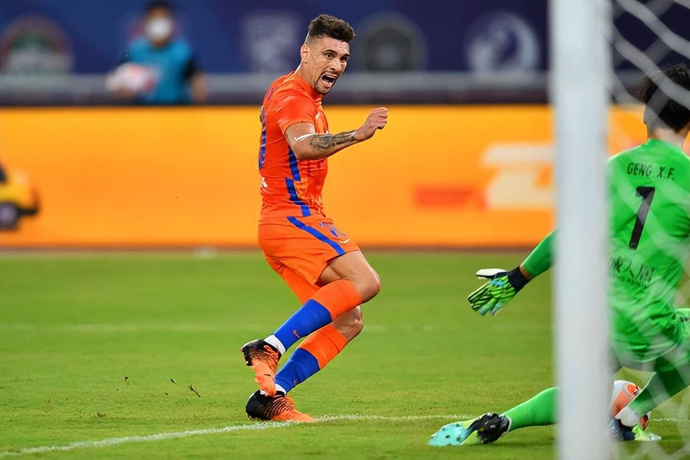 关于转折点！武汉三镇官宣签约；英超集结日攻防权衡；媒体盛赞；轮换策略成焦点的信息爱游戏