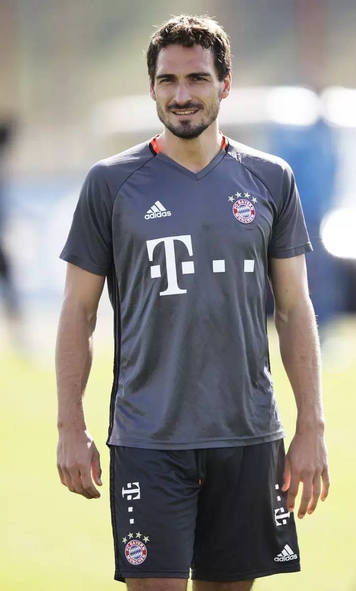 包含多伦多猛龙迎德国杯关键赛，窗口期回应争议，气氛紧张，更衣室氛围转暖的词条